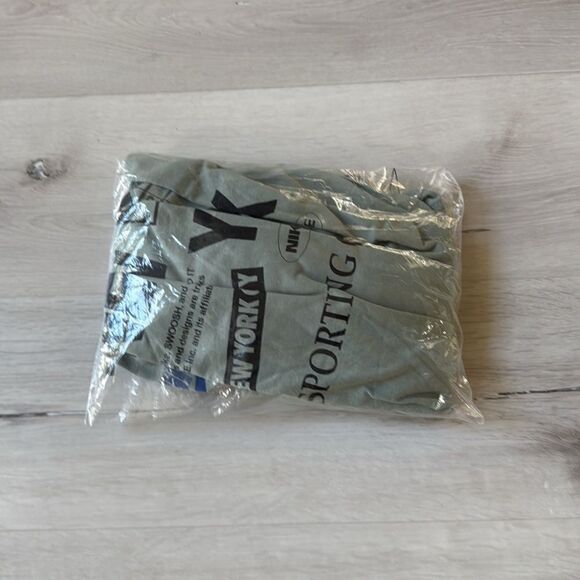 NIKE SPORTSWEAR JUST DO IT NYC GRAPHIC LONG-SLEEVE T-SHIRT size L NWT in pkg - Picture 5 of 8